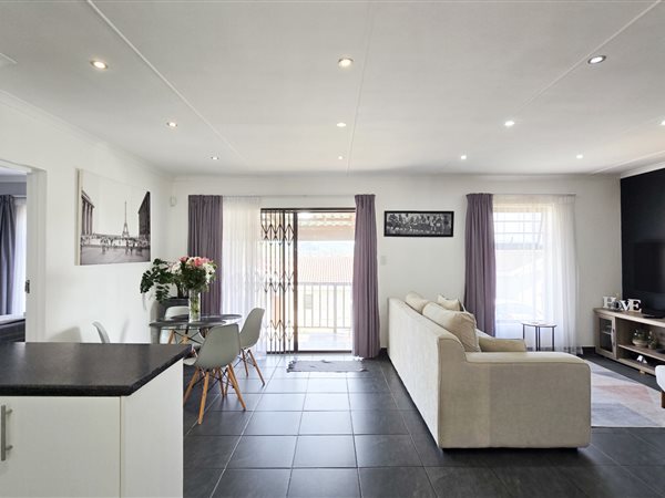 3 Bedroom Townhouse 3 Bedroom Townhouse