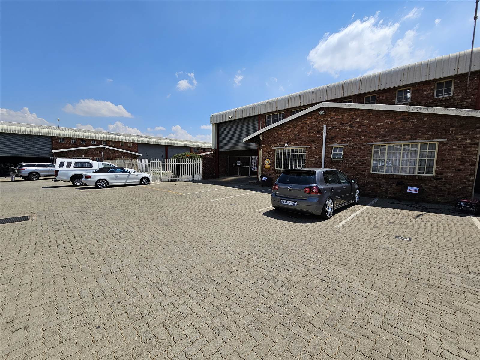 350  m² Industrial space in Anderbolt photo number 2