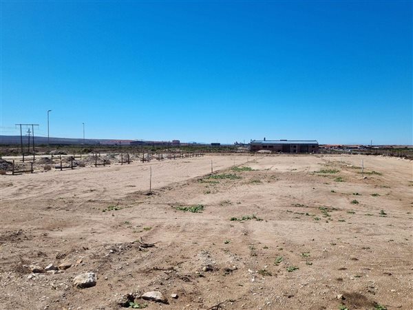 2 558 m² Land