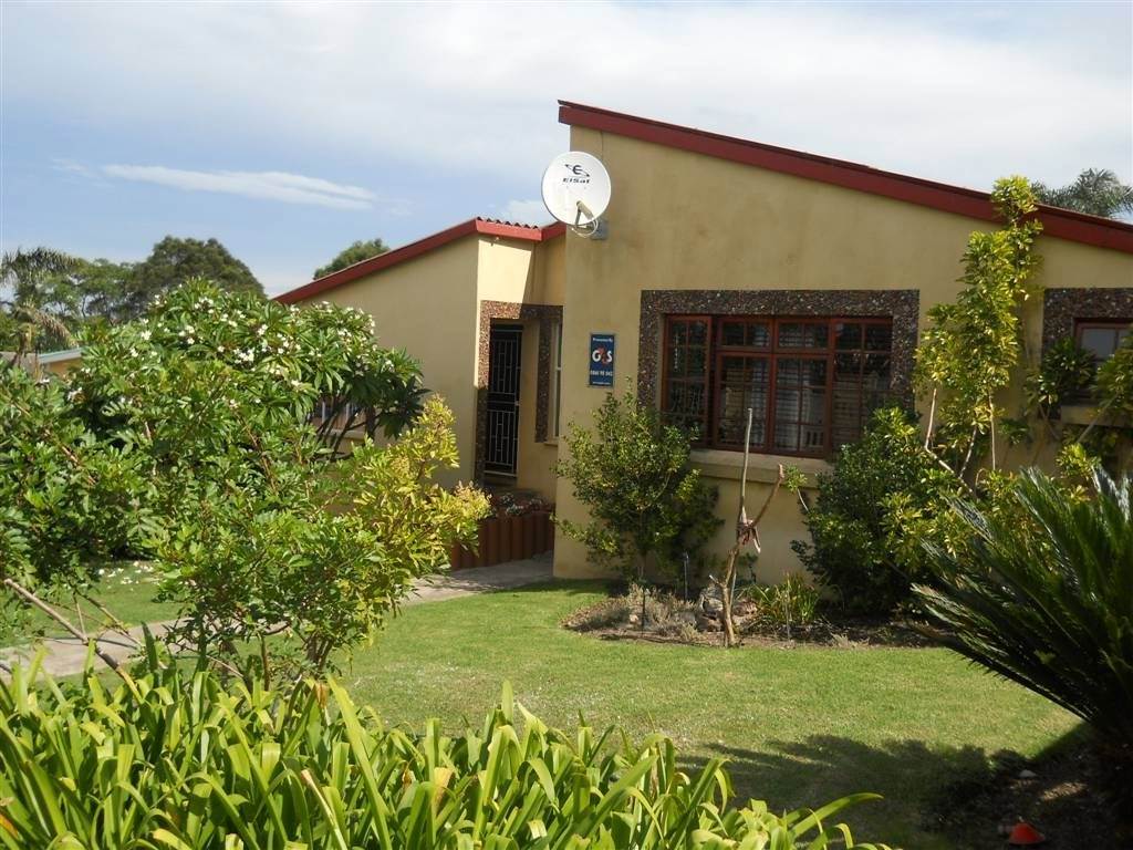 4 Bed House in Humansdorp photo number 1