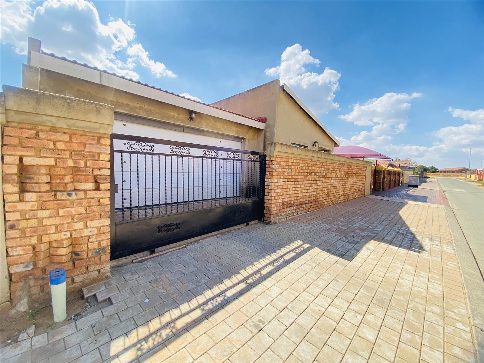 3 Bed House in Kwa Thema photo number 1