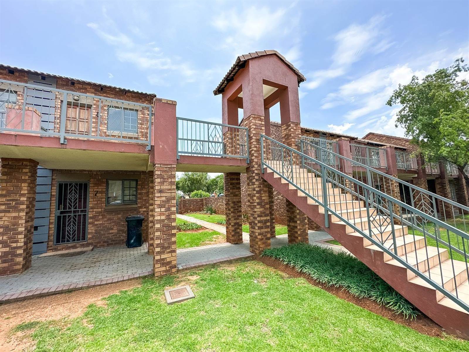 2 Bed Townhouse in Mooikloof Ridge photo number 28
