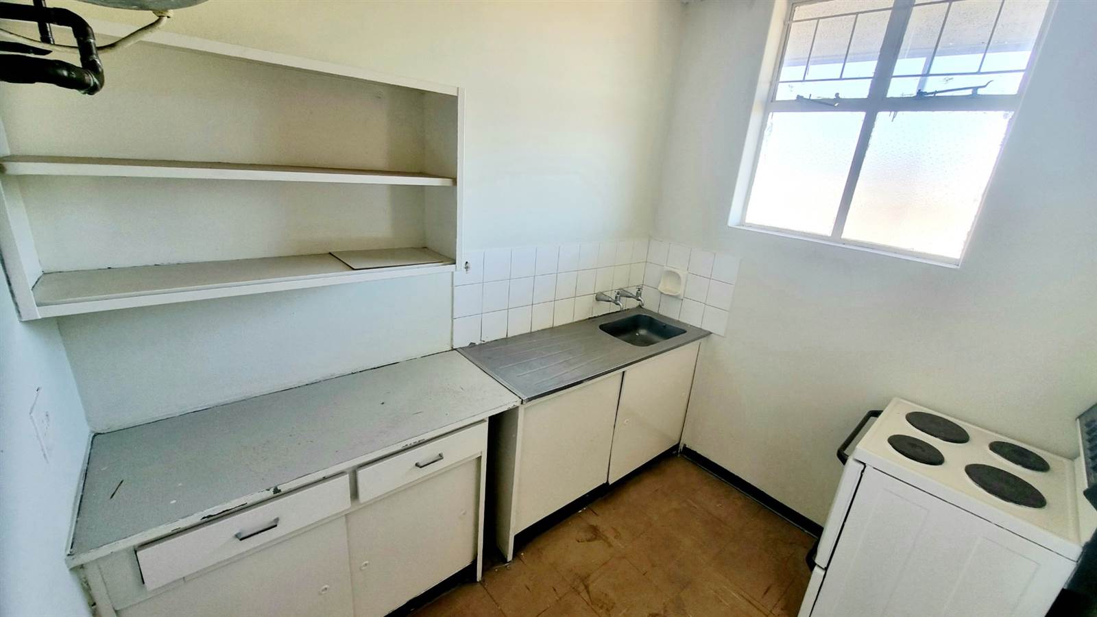 2 Bed Apartment in Kwaggasrand photo number 2