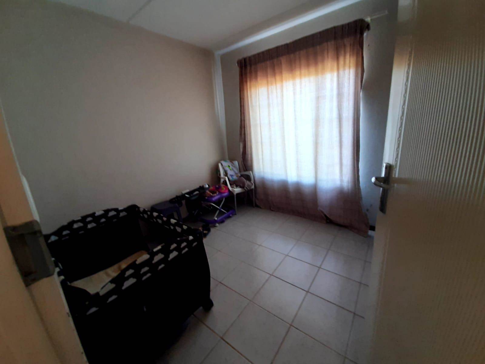 2 Bed Apartment in Secunda photo number 11