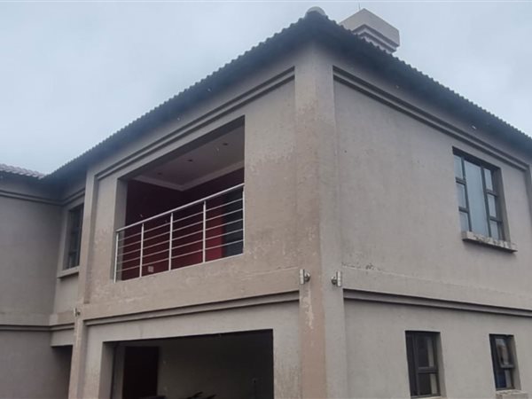 4 Bed House in Aerorand