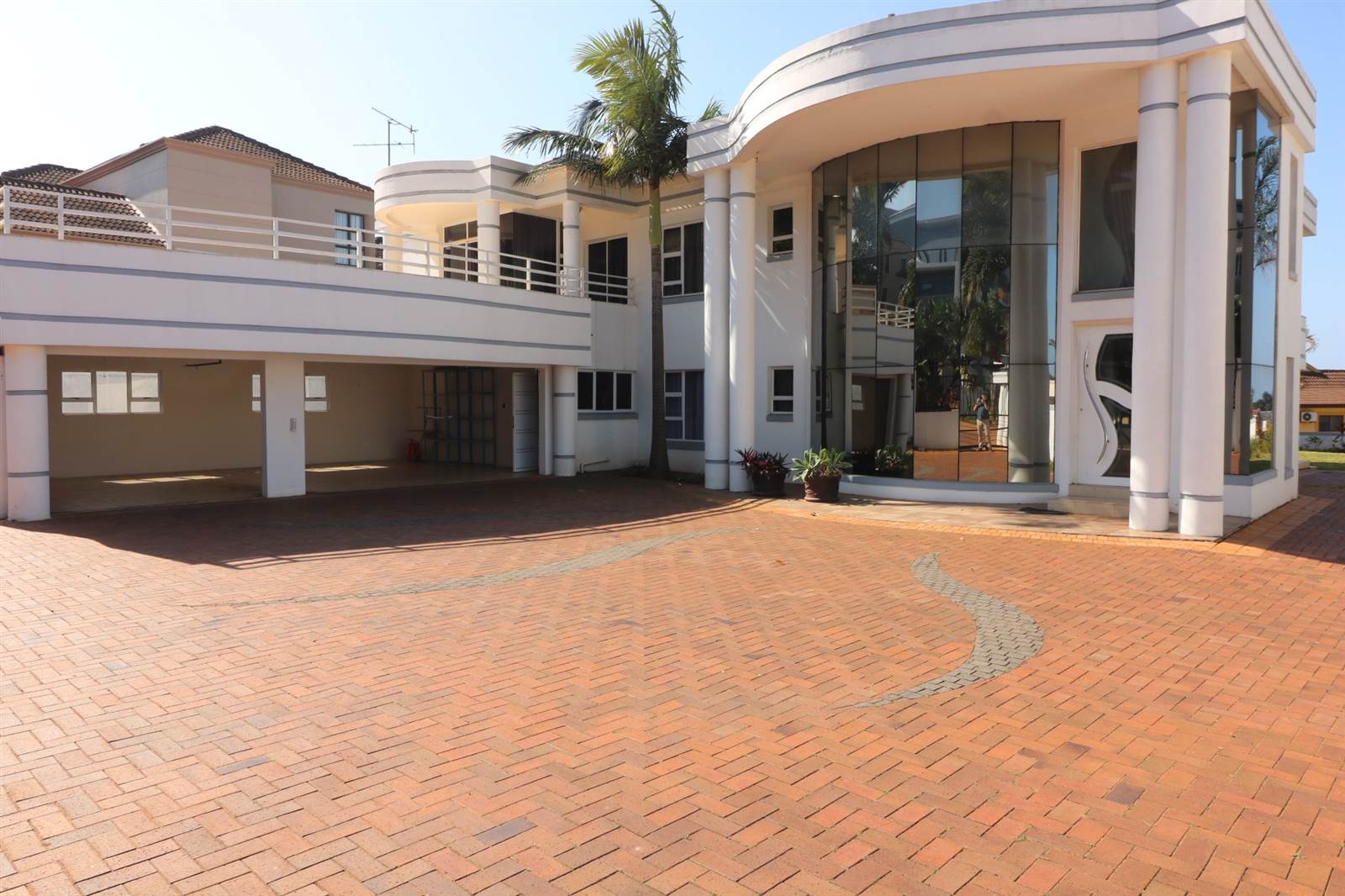 5 Bed House in Umhlanga Rocks photo number 2