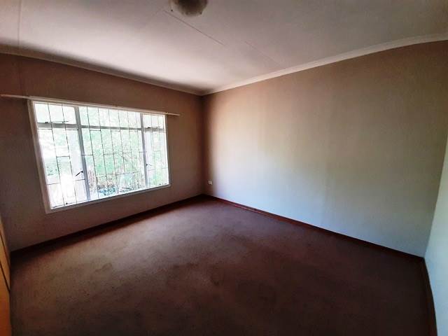 3 Bed House in Hartbeespoort Dam photo number 12