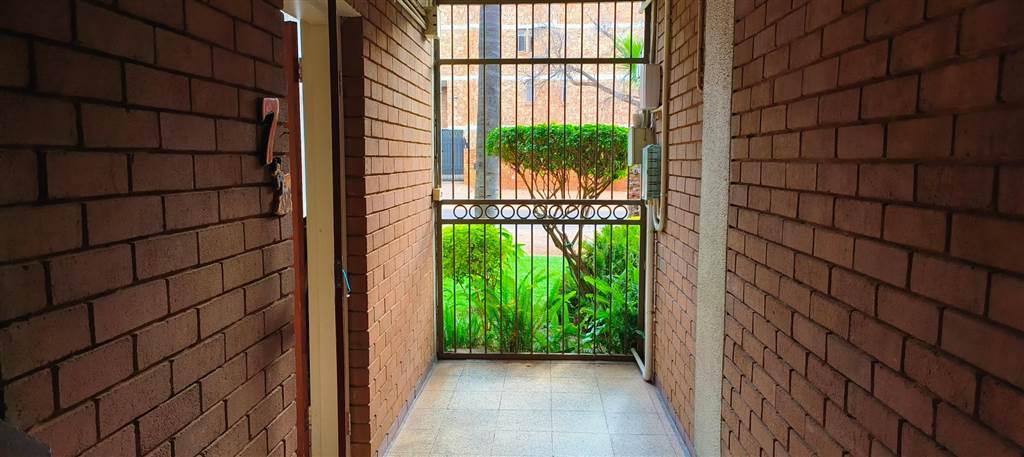 2 Bed Townhouse in Pretoria North photo number 22