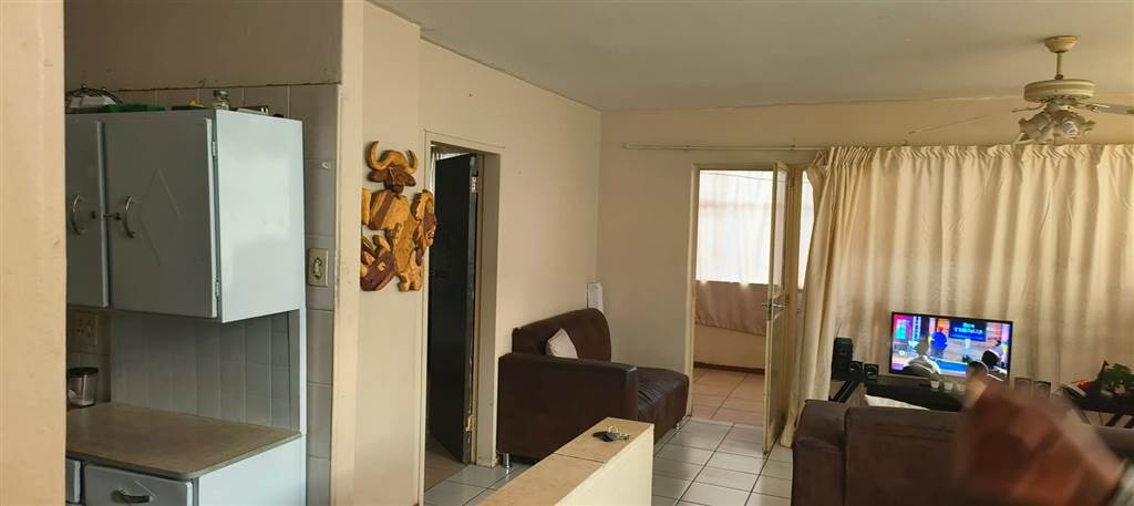2 Bed Townhouse in Pretoria North photo number 7