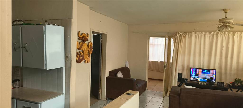 2 Bed Townhouse in Pretoria North photo number 4