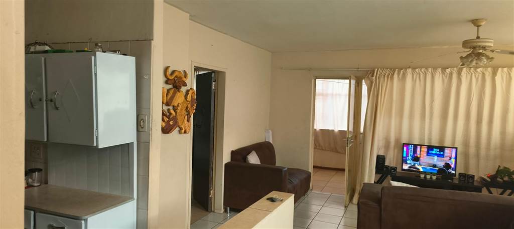 2 Bed Townhouse in Pretoria North photo number 2