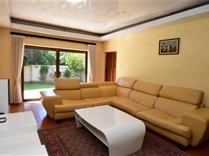 5 Bed House in Orchards