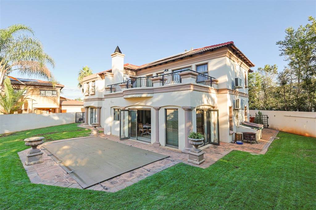 4 Bedroom House 4 Bedroom House