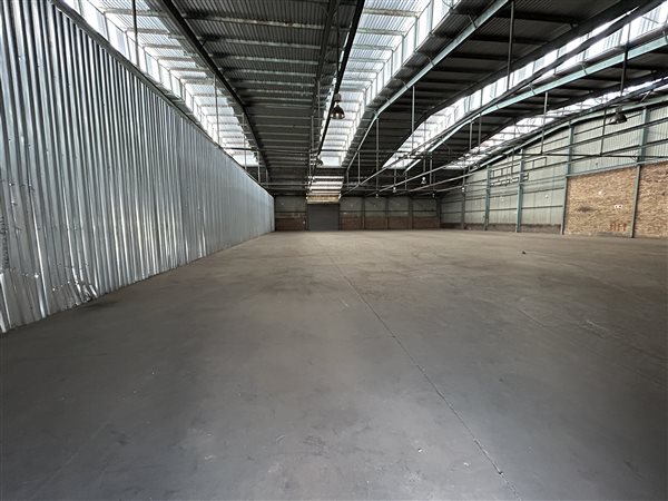 1715  m² Industrial space in Clayville