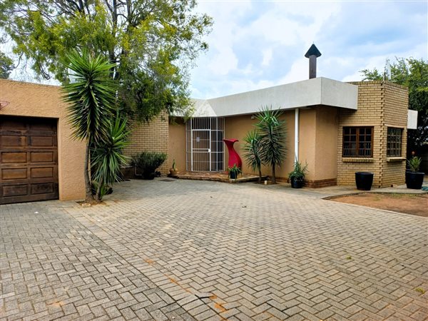 4 Bedroom House 4 Bedroom House