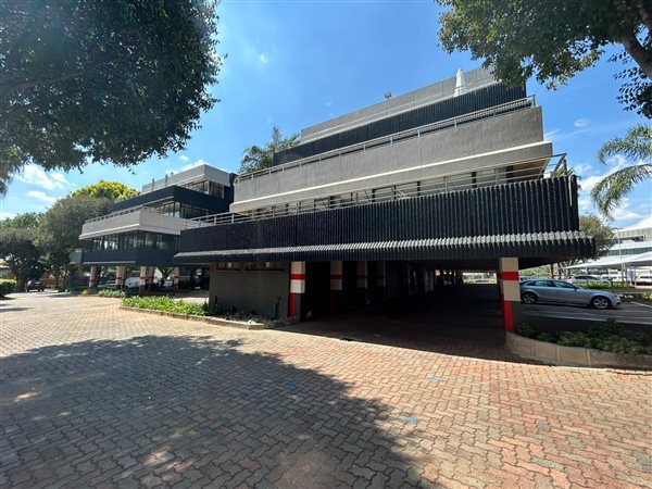 96  m² Commercial space in Cresta