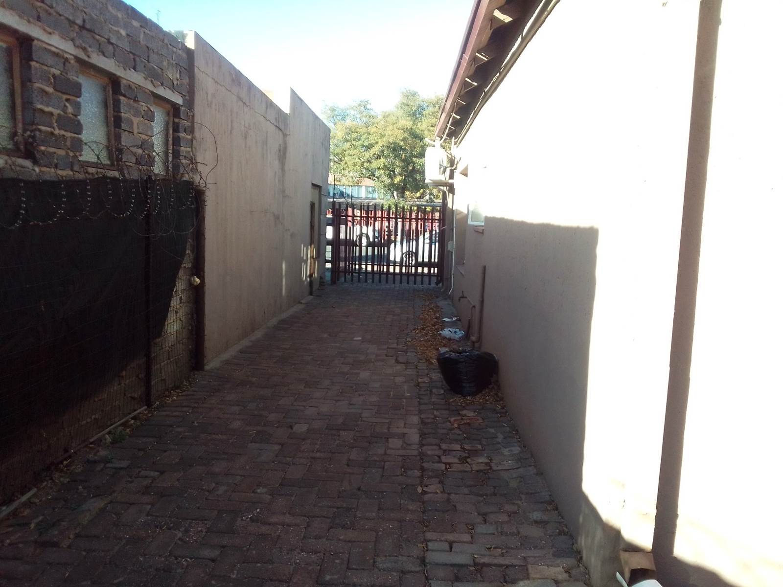 3 Bed House in Vereeniging Central photo number 9