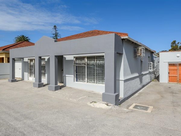 240  m² Commercial space