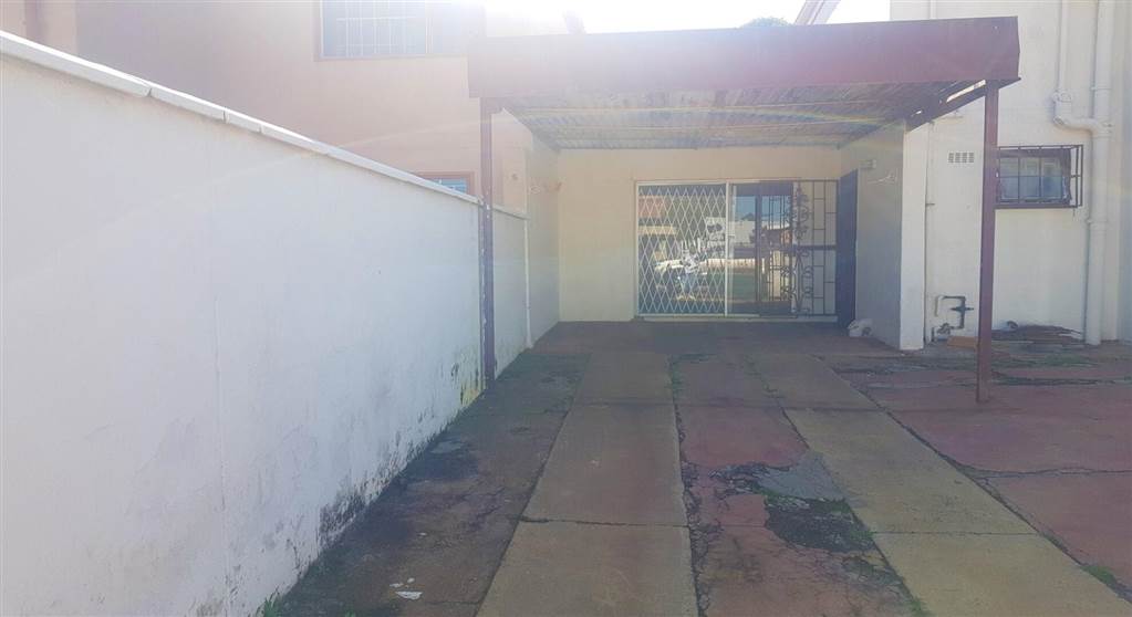 3 Bed Townhouse in Lenasia photo number 10