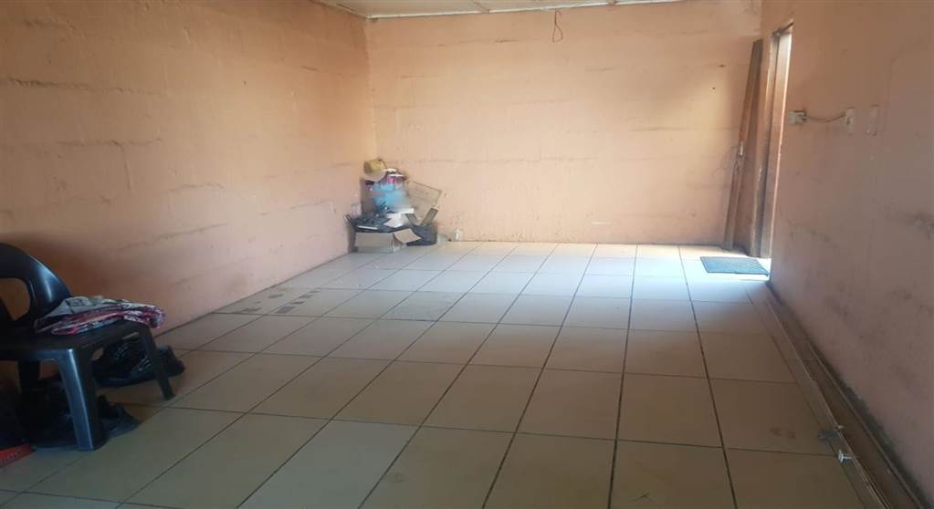 3 Bed Townhouse in Lenasia photo number 11