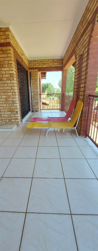 5 Bed House in Mmabatho unit 6 photo number 18