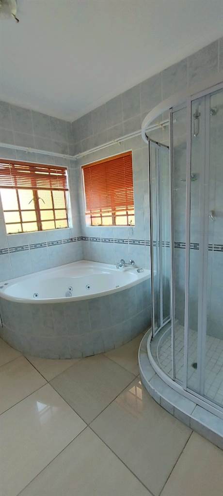 5 Bed House in Mmabatho unit 6 photo number 23