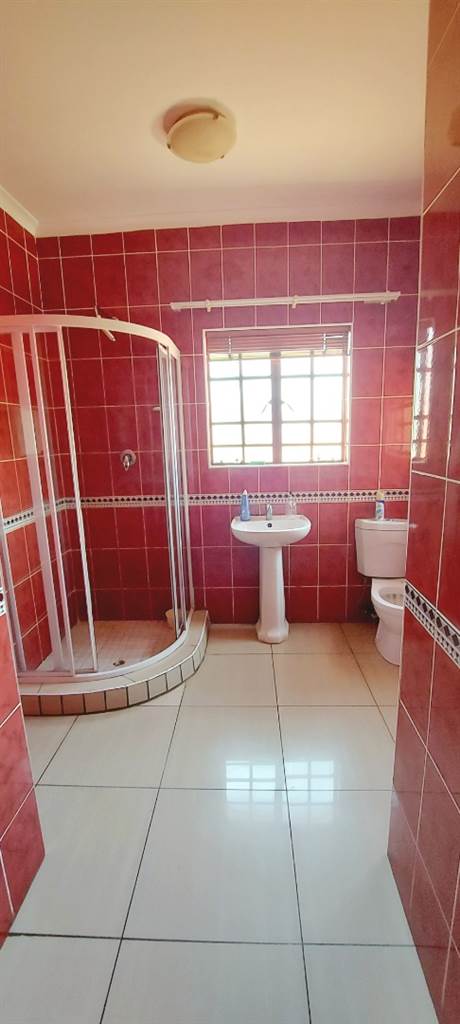 5 Bed House in Mmabatho unit 6 photo number 17