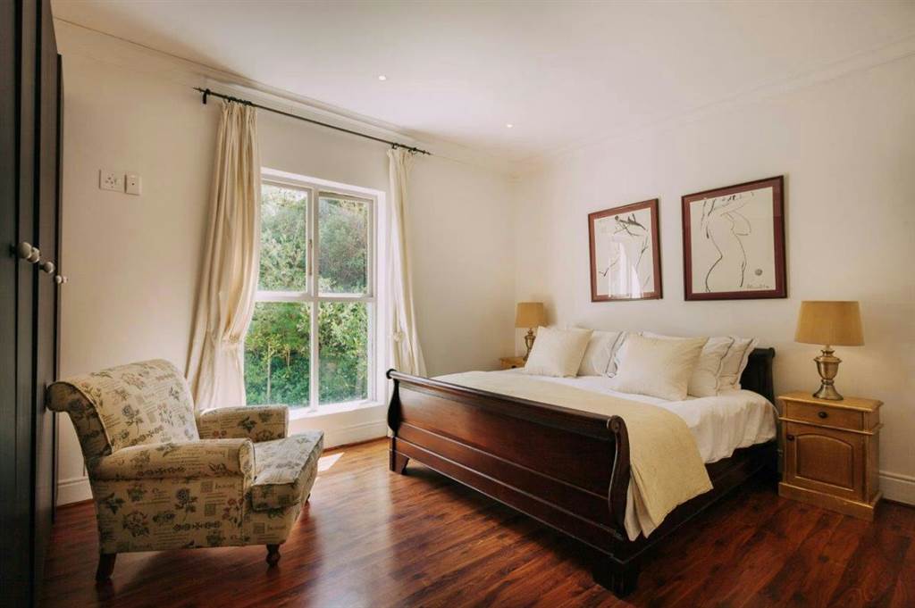 7 Bed House in Constantia photo number 17