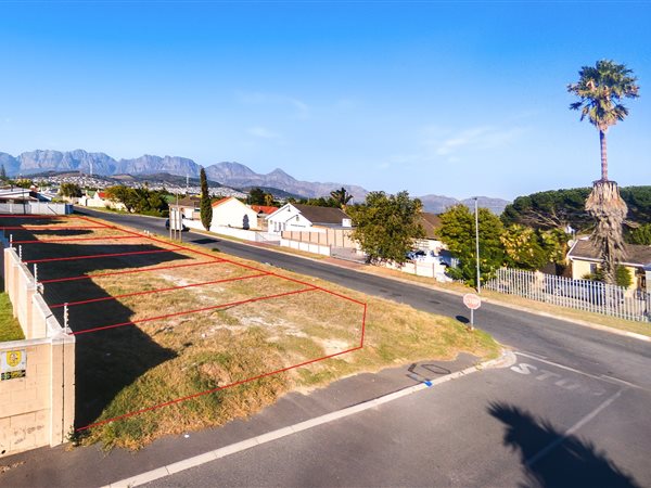 116 m² Land available in Strand Central