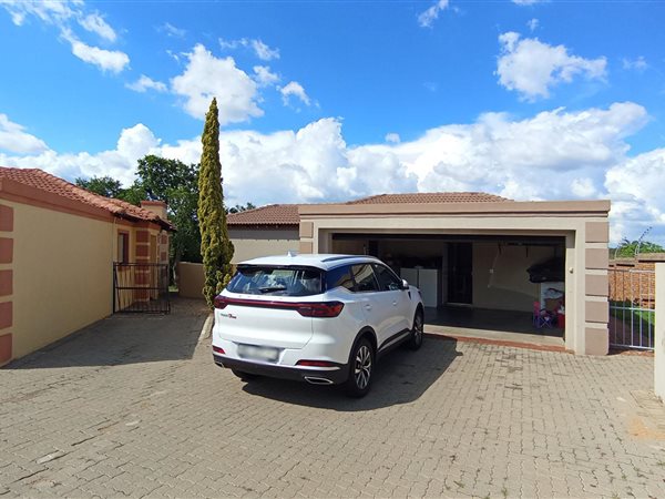 3 Bedroom Townhouse 3 Bedroom Townhouse