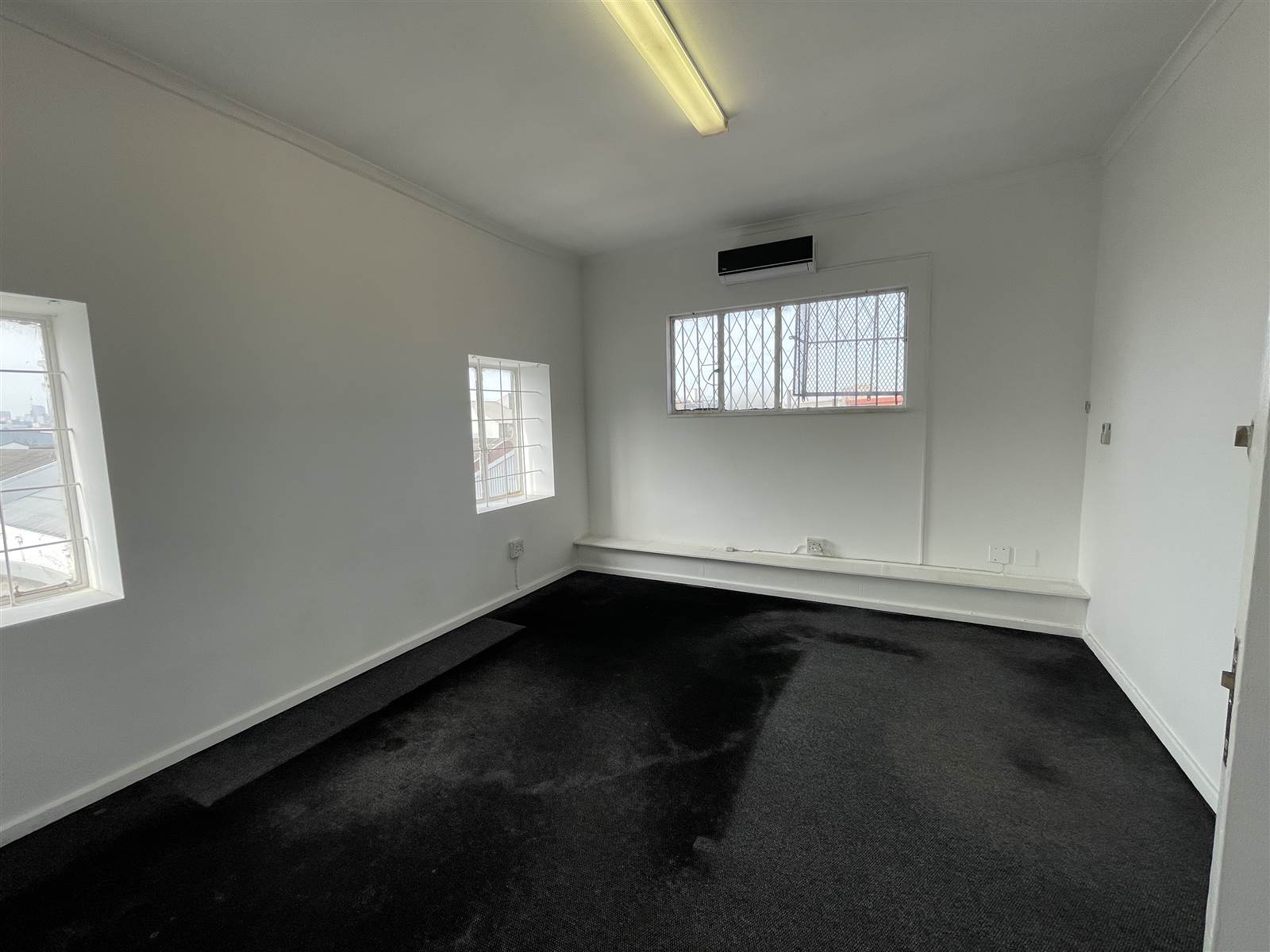 125  m² Commercial space in Congella photo number 8