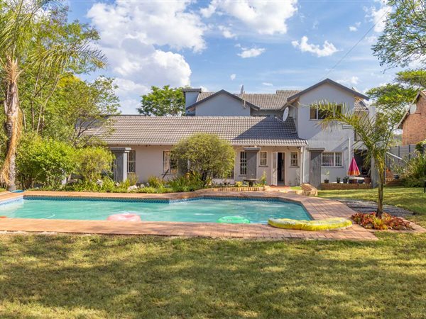 5 Bedroom House 5 Bedroom House