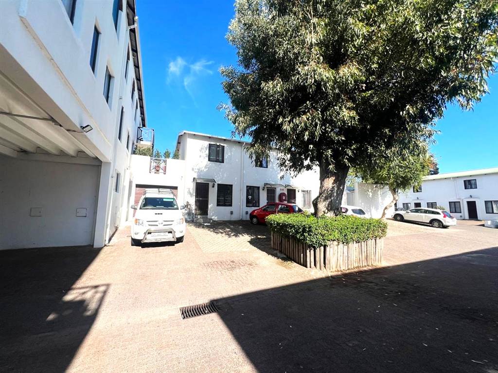 2 Bed Apartment in Durbanville Central photo number 21
