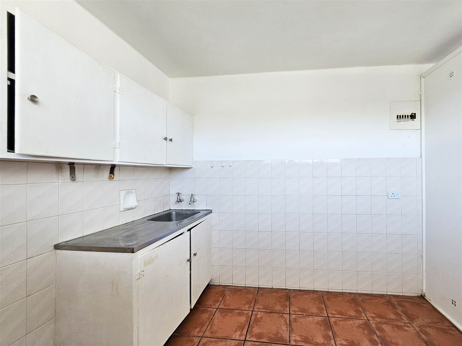 1 Bed Apartment in Doonside photo number 5