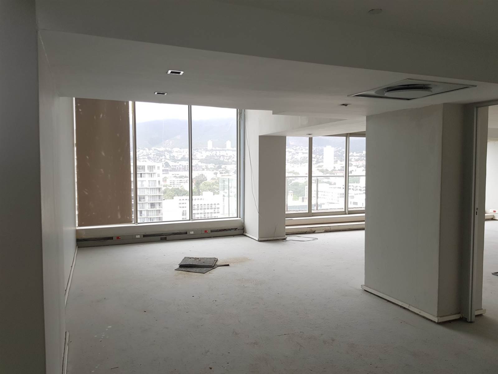450  m² Office Space in Cape Town City Centre photo number 3
