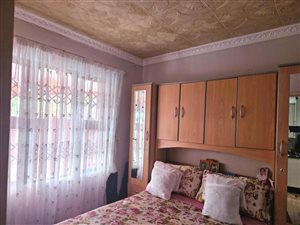 3 Bed House in Hyde Park