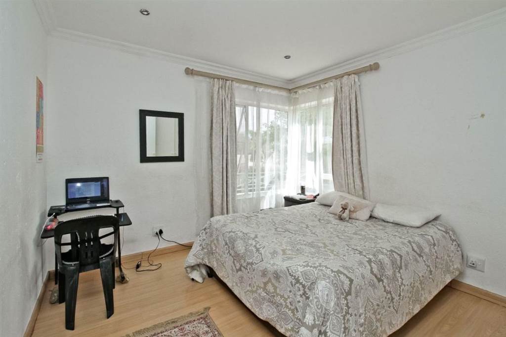 4 Bed House in Sunninghill photo number 11