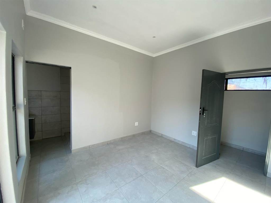 4 Bed House in Polokwane Central photo number 17