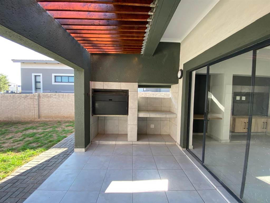 4 Bed House in Polokwane Central photo number 7