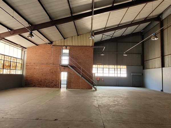 407  m² Industrial space