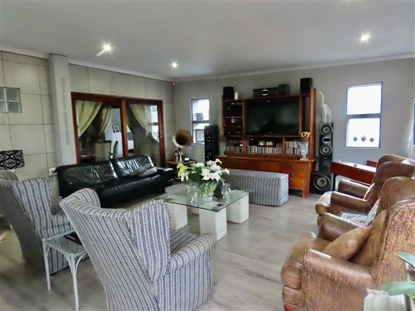 3 Bed House in Primrose Hill
