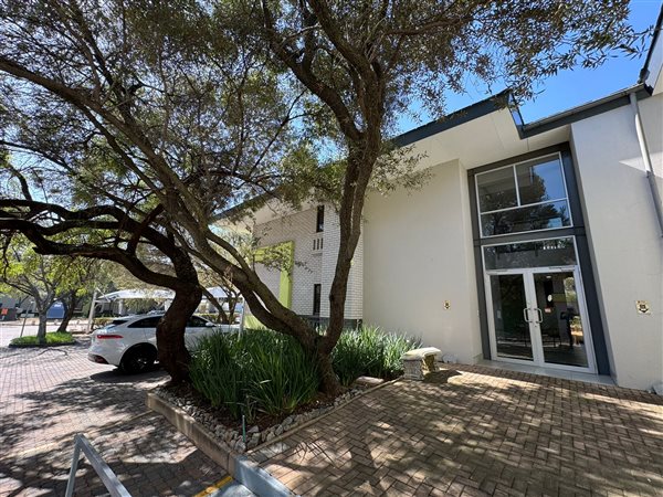 115  m² Commercial space in Rivonia
