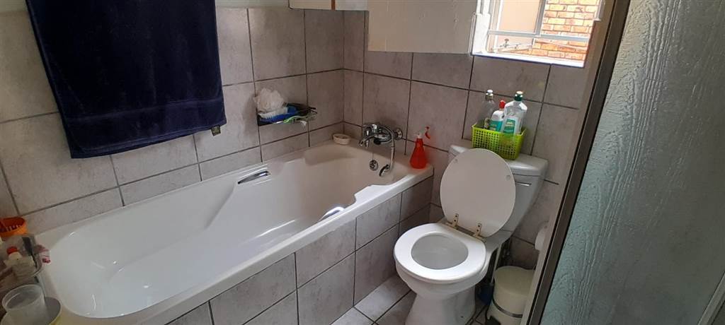 2 Bed House in Nelspruit photo number 9