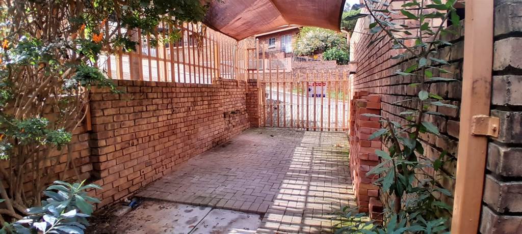 2 Bed House in Nelspruit photo number 4