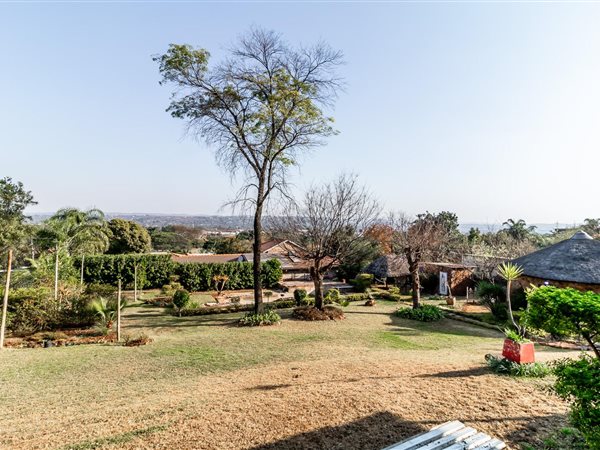 1 374 m² Land