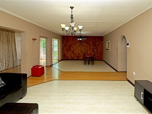 6 Bed House in Hurst Hill