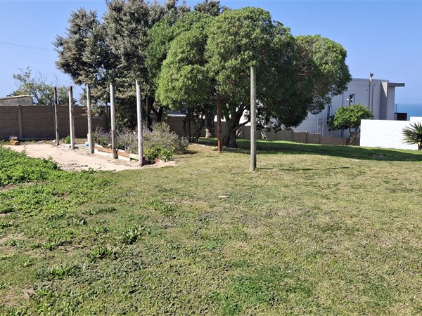 842 m² Land