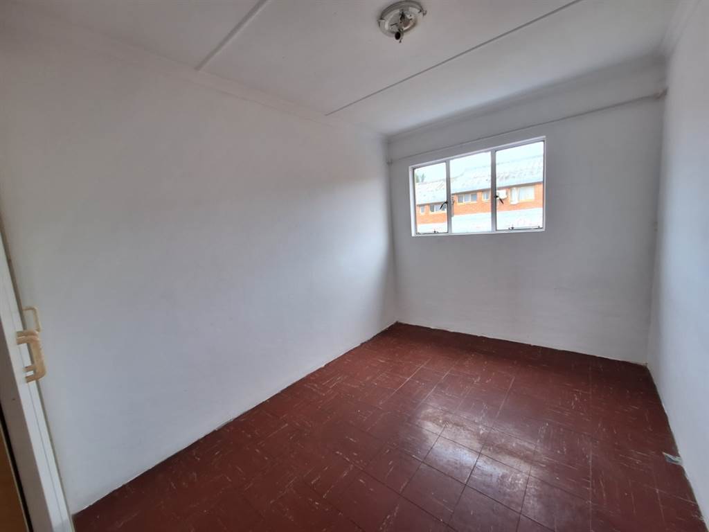 3 Bed Apartment in Tongaat Central photo number 7