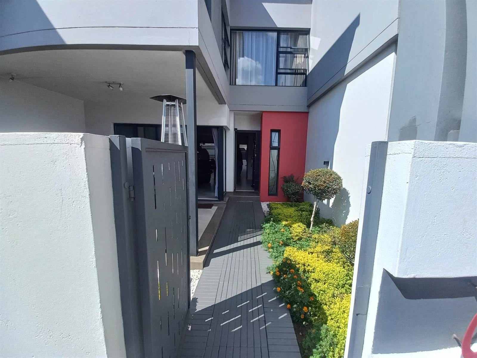 3 Bed Apartment in Edenvale photo number 3