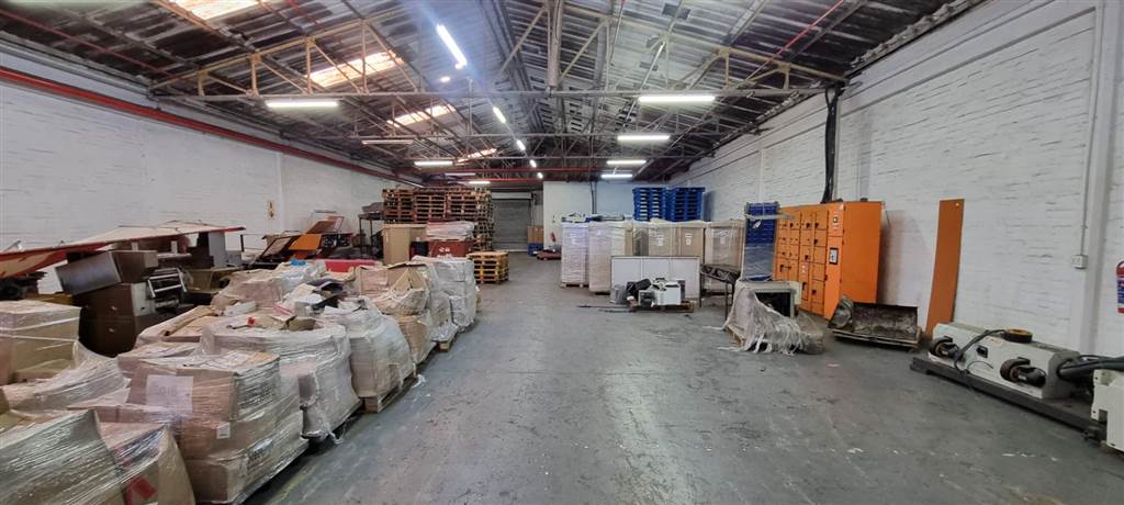 560.51  m² Industrial space in Bellville South photo number 3